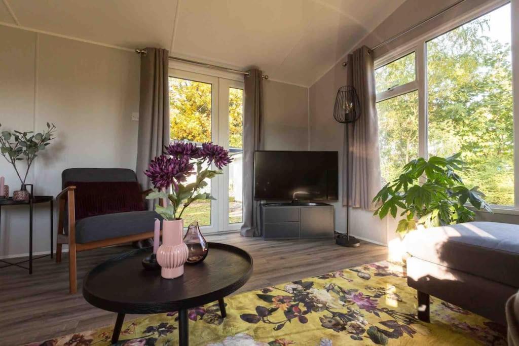 Villa 6-Persoons Chalet In Voorthuizen Op De Veluwe Extérieur photo